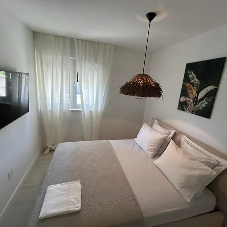 Botanical Apartment *